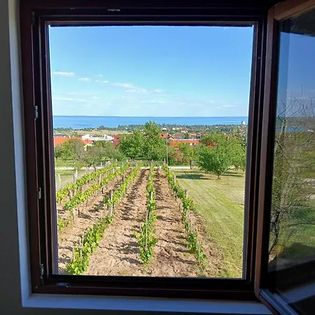 Nyugtatlak Holiday home Balatonalmadi