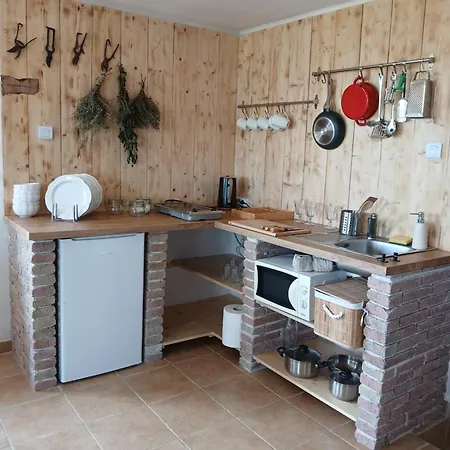 Nyugtatlak 度假居 *